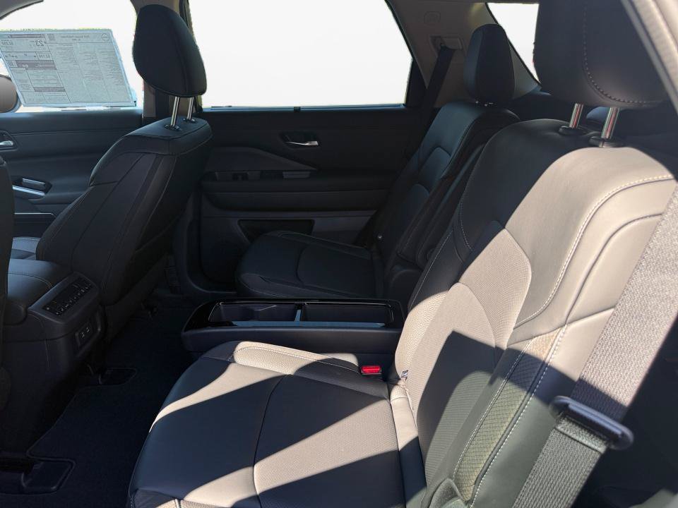 New 2026 Nissan Pathfinder SL w/ SL Premium Package FWD image 13