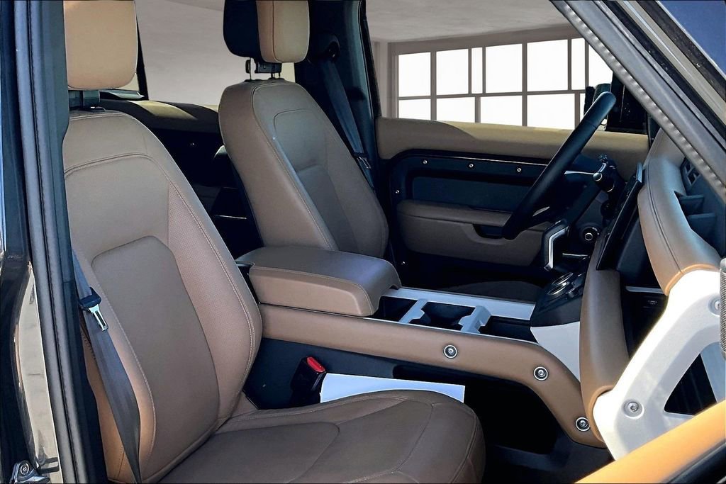 Used 2025 Land Rover Defender 110 X-Dynamic SE image 7