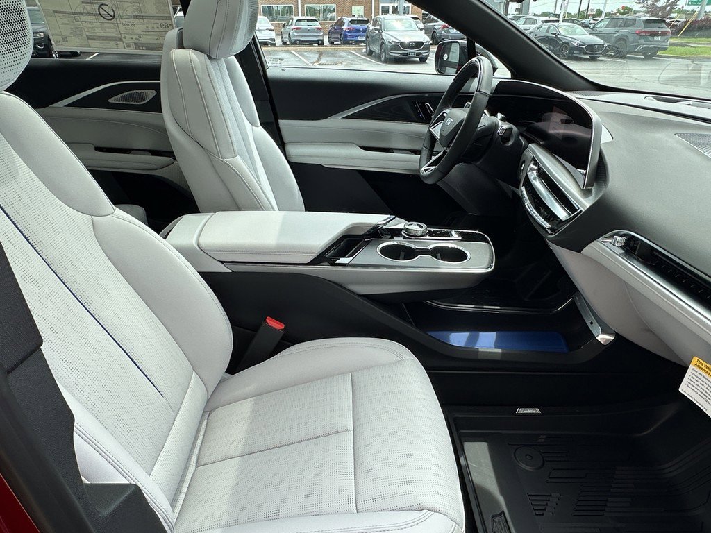 New 2025 Cadillac Lyriq Sport w/ LPO, Floor Liner Package AWD/4WD image 15