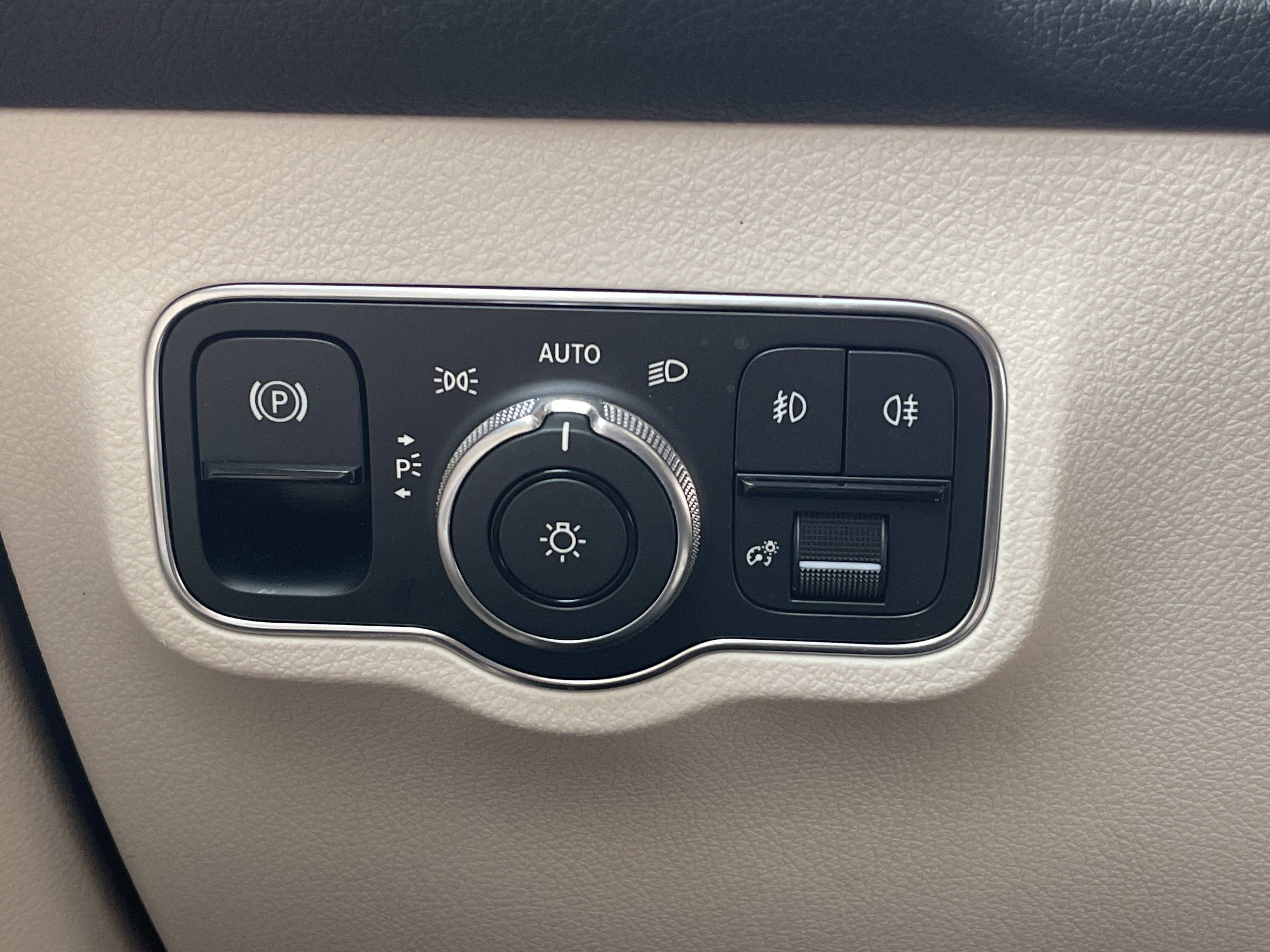 Used 2022 Mercedes-Benz GLB 250 image 25