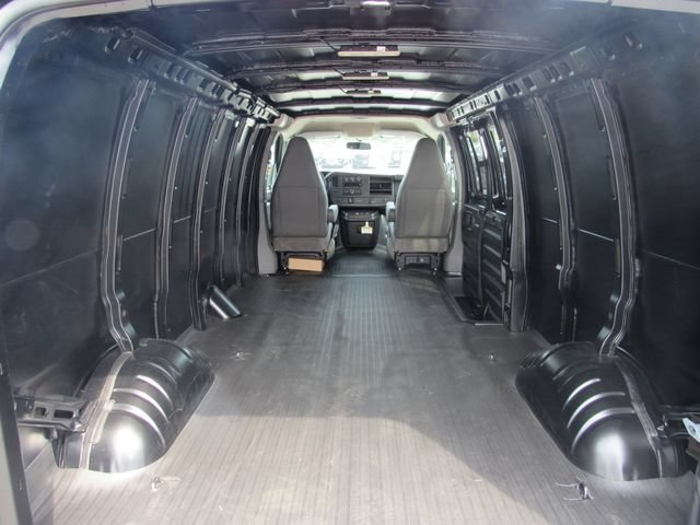 Used 2025 GMC Savana 3500 Extended w/ Driver Convenience Package RWD image 19