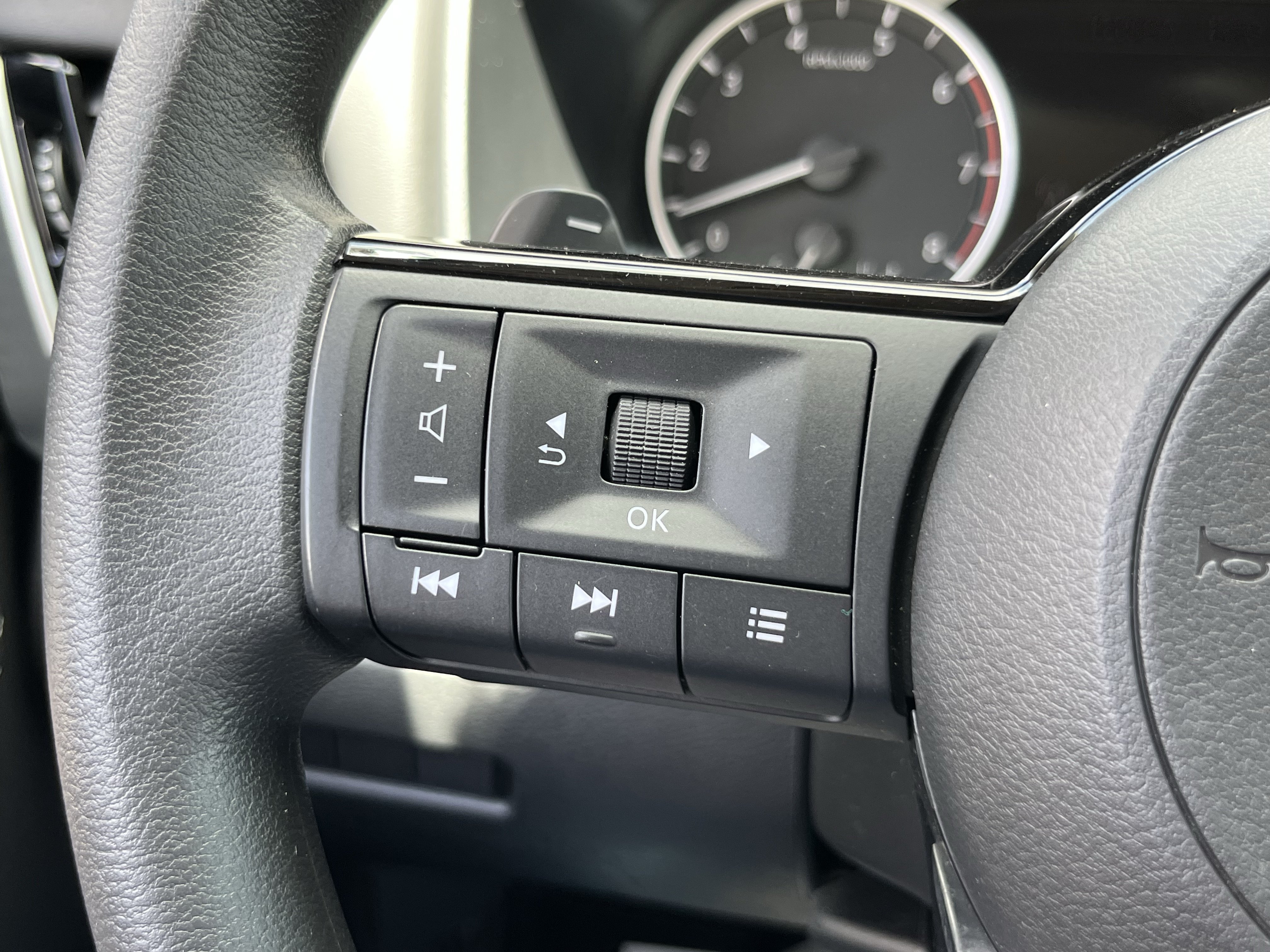 Used 2021 Nissan Rogue SV AWD/4WD image 24