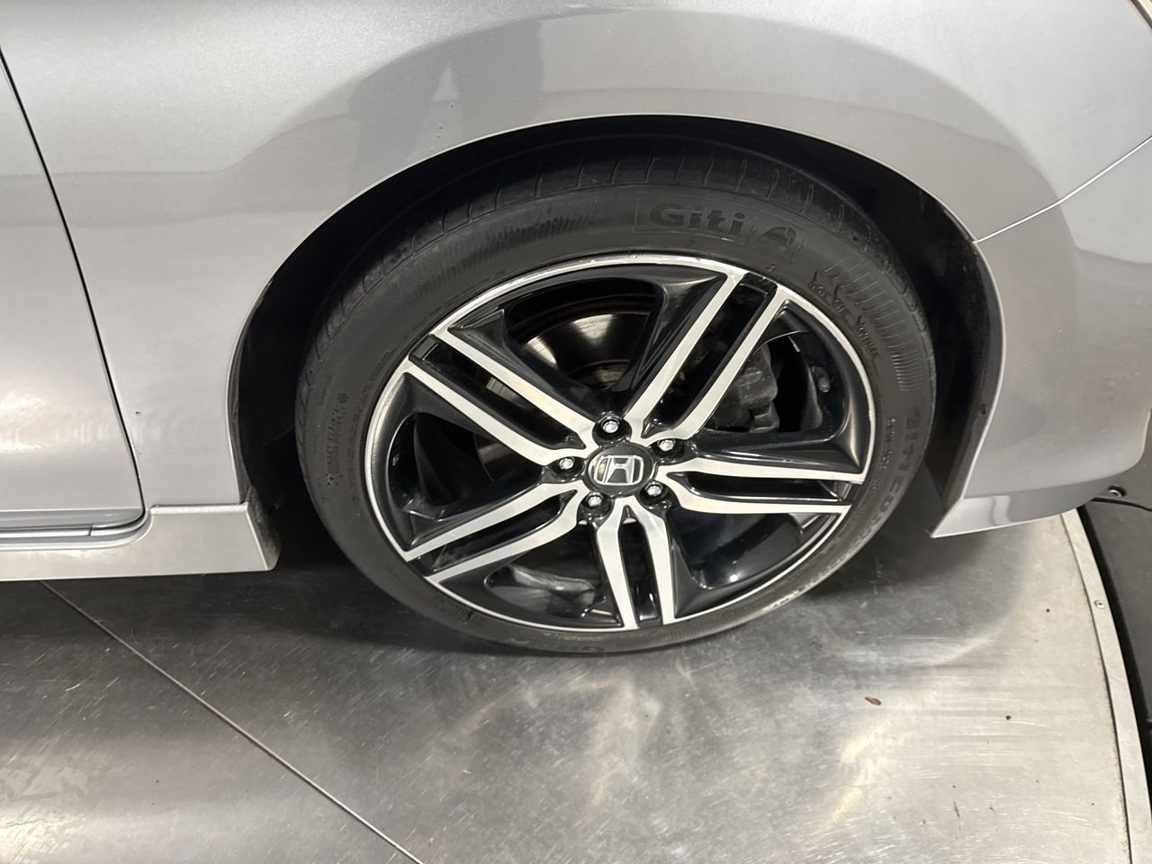 Used 2017 Honda Accord Sport image 14