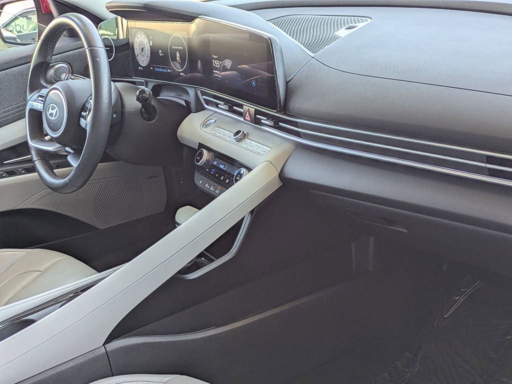 Used 2025 Hyundai Elantra Limited FWD image 32