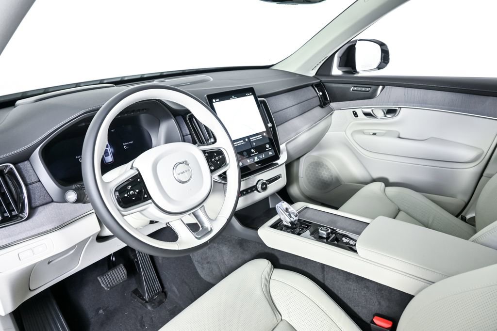 New 2026 Volvo XC90 T8 Ultra w/ Protection Package Premier image 4