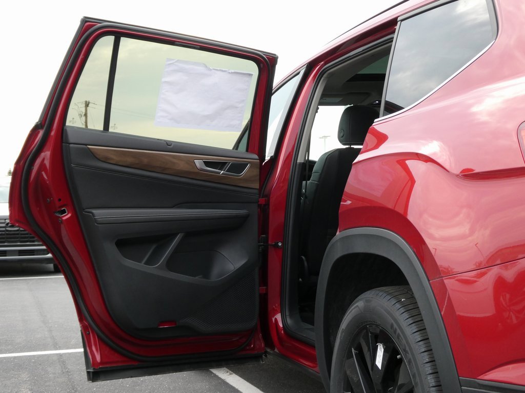 New 2025 Volkswagen Atlas SE image 36