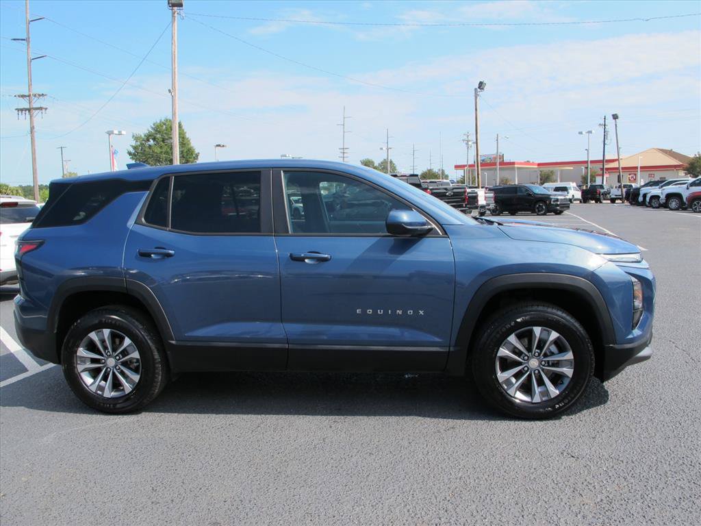 Used 2026 Chevrolet Equinox LT w/ Convenience Package II FWD image 2