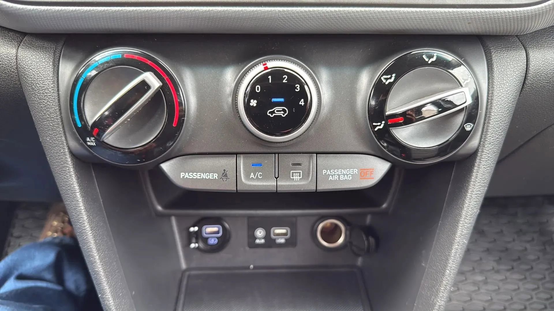 Used 2020 Hyundai Kona SE image 19