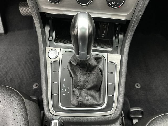 Used 2017 Volkswagen Golf Wolfsburg Edition FWD image 19