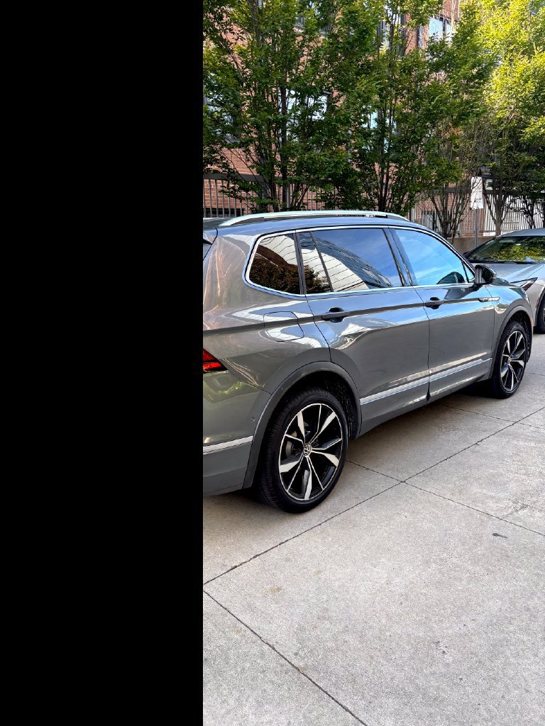 Used 2023 Volkswagen Tiguan SEL R-Line AWD/4WD image 4