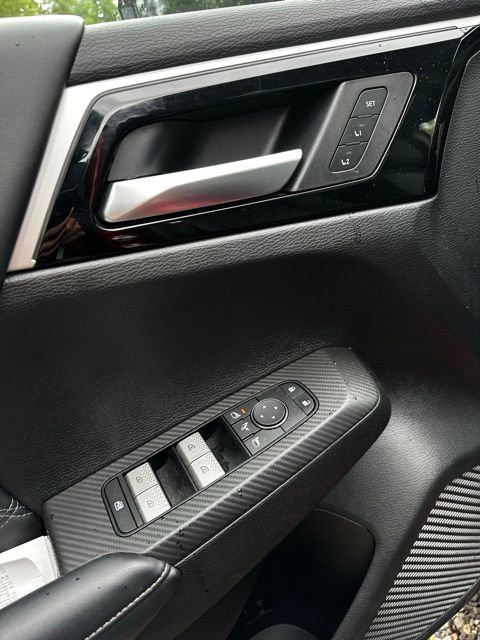 Used 2023 Mitsubishi Outlander AWD image 11