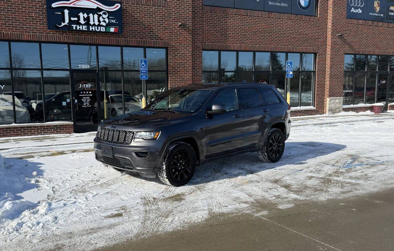 Used 2018 Jeep Grand Cherokee Altitude image 2