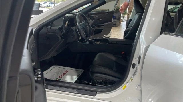 Used 2023 Lexus ES 350 w/ Premium Package FWD image 10