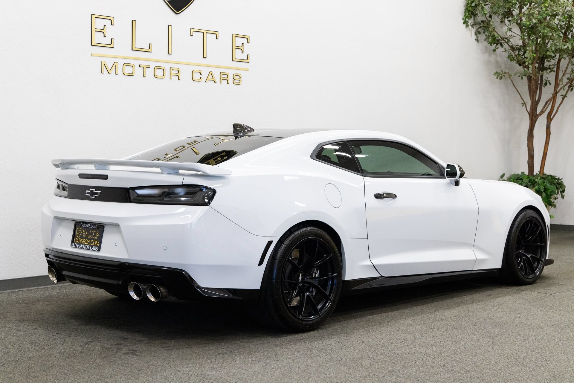 Used 2018 Chevrolet Camaro ZL1 RWD image 11
