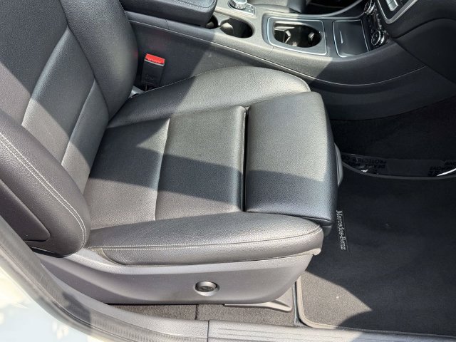 Used 2018 Mercedes-Benz GLA 250 4MATIC w/ Premium Package image 11
