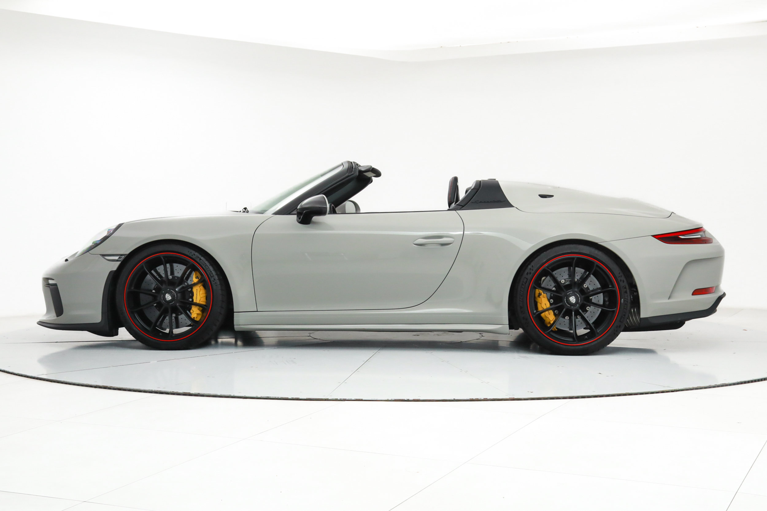 Used 2019 Porsche 911 Speedster RWD image 2