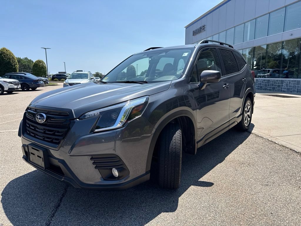 Used 2023 Subaru Forester Premium AWD/4WD image 2