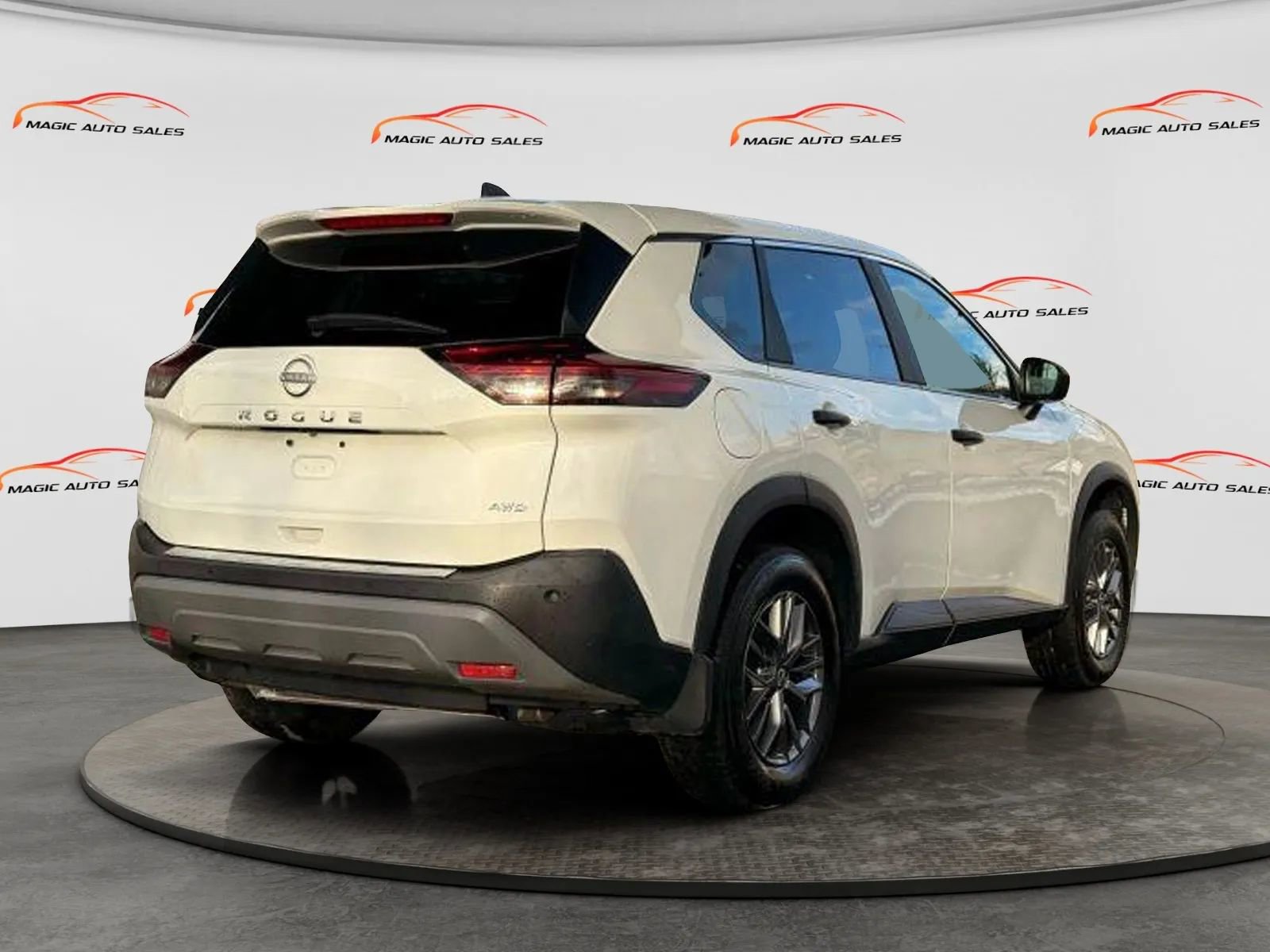 Used 2023 Nissan Rogue S AWD/4WD image 9