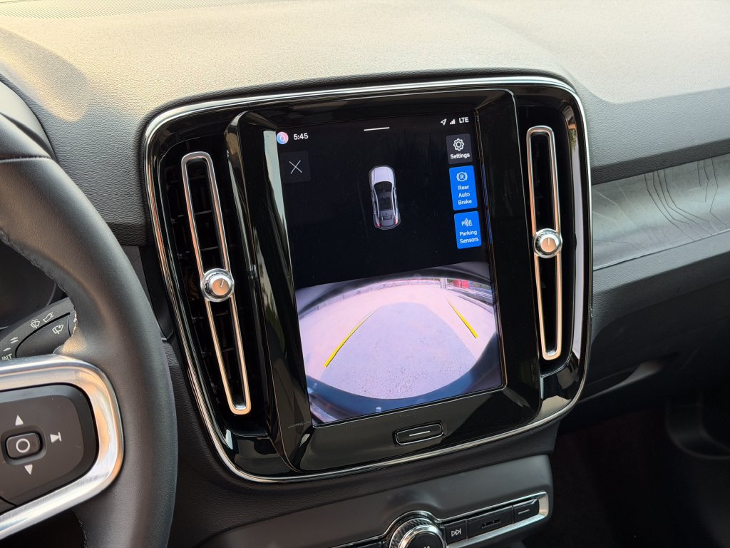 Certified 2023 Volvo C40 Recharge Core w/ Climate Package AWD/4WD image 18