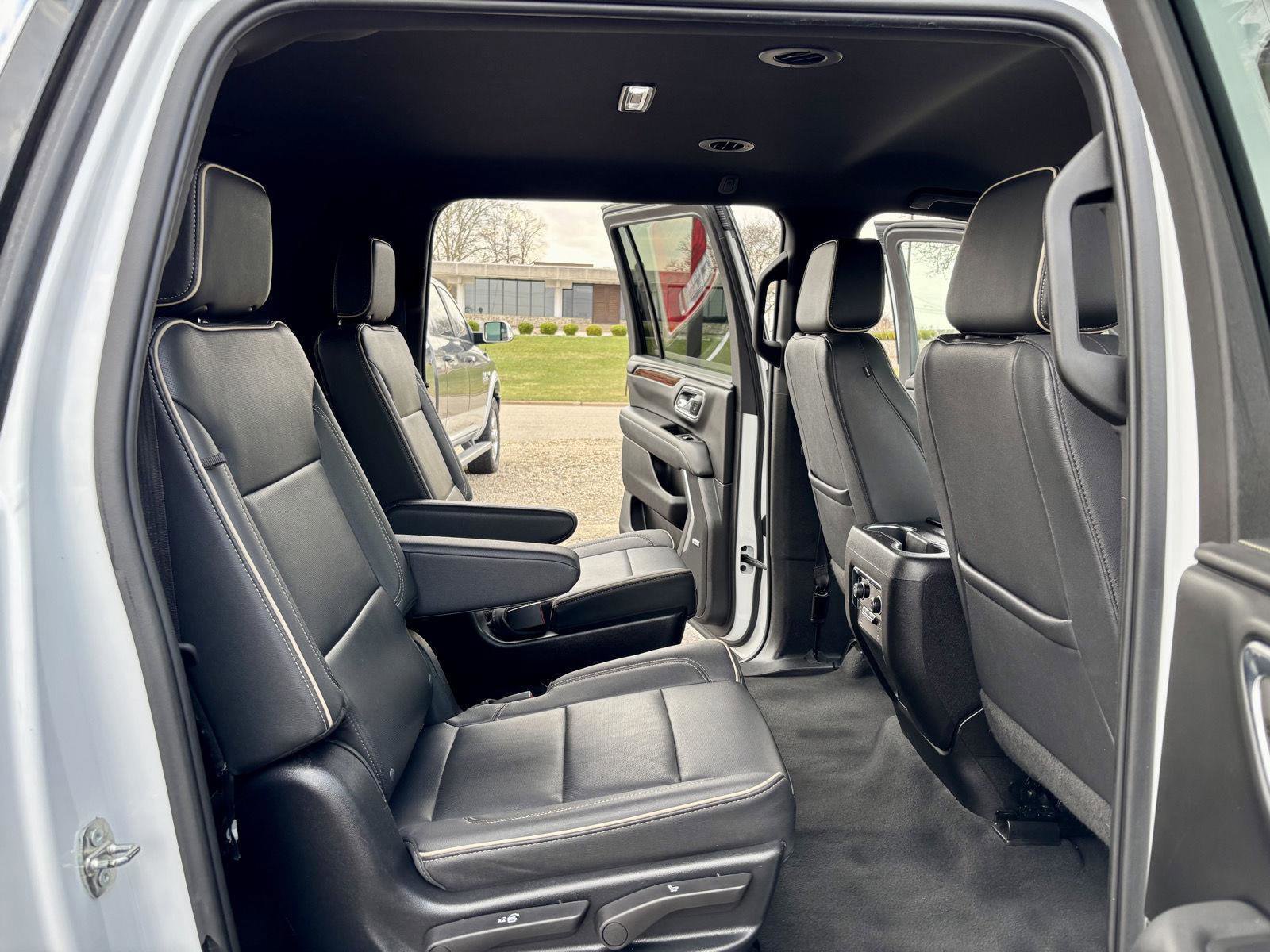 Used 2023 Chevrolet Suburban Premier image 9