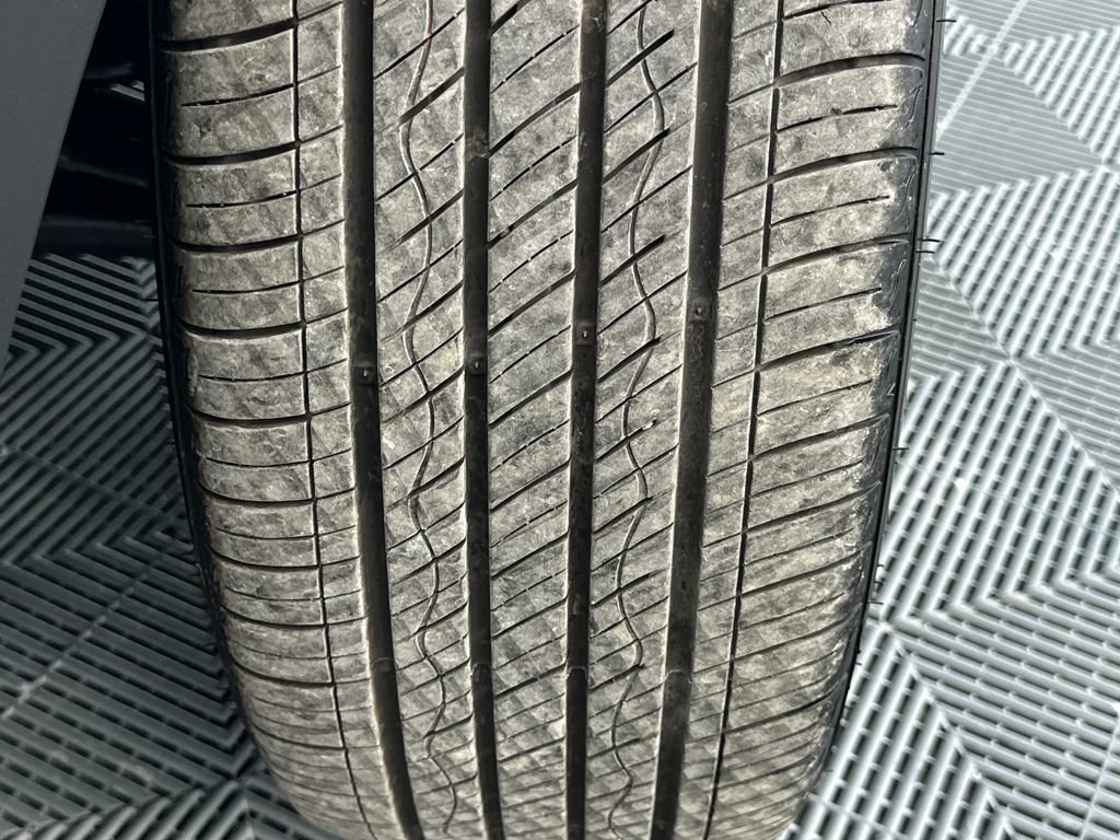 Used 2025 Kia Sorento S image 25