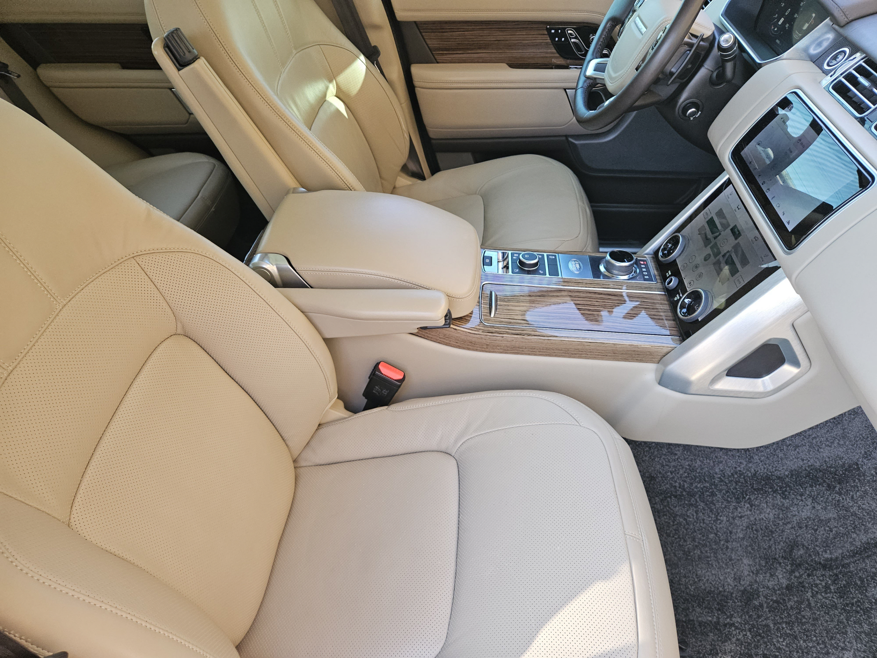 Used 2018 Land Rover Range Rover HSE AWD/4WD image 16