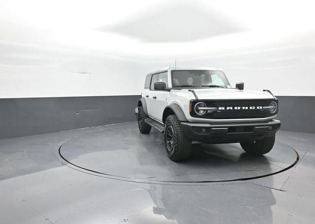New 2026 Ford Bronco Outer Banks w/ Sasquatch Package AWD/4WD image 2