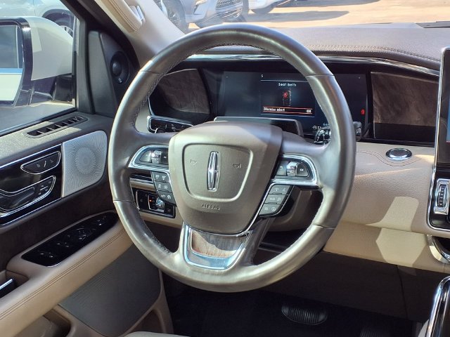 Certified 2022 Lincoln Navigator Reserve AWD/4WD image 8