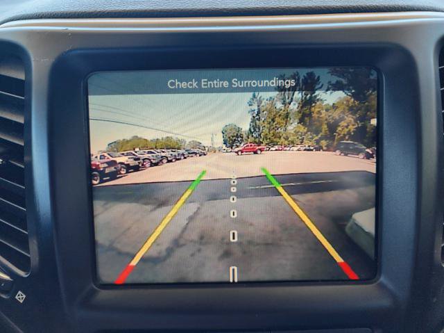Used 2016 Jeep Cherokee Latitude w/ Cold Weather Group AWD/4WD image 23