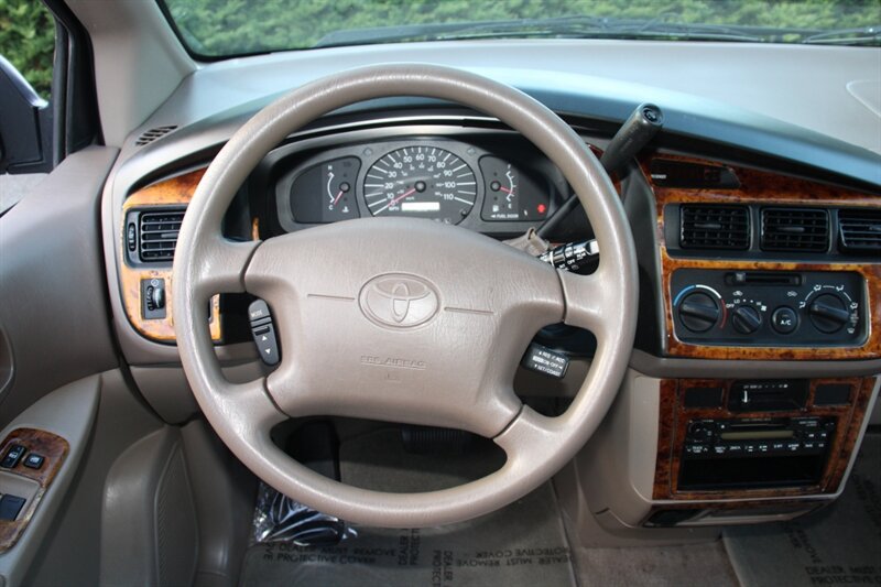 Used 1999 Toyota Sienna CE FWD image 19