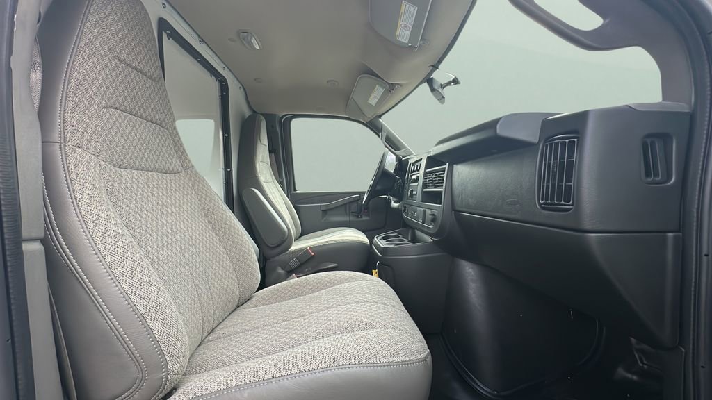 New 2025 GMC Savana 4500 w/ Power Convenience Package RWD image 21