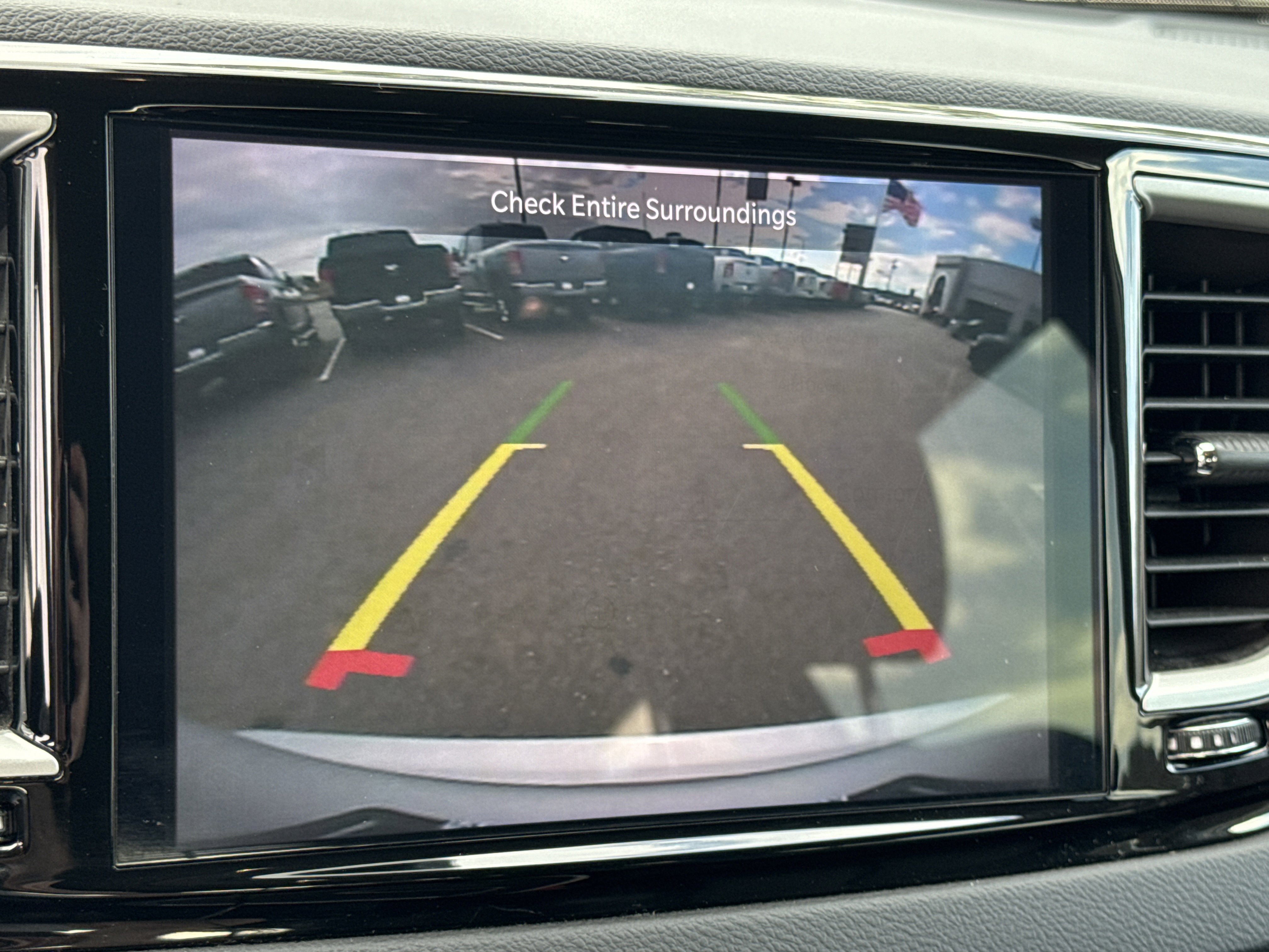 Used 2024 Chrysler Pacifica Touring-L image 30