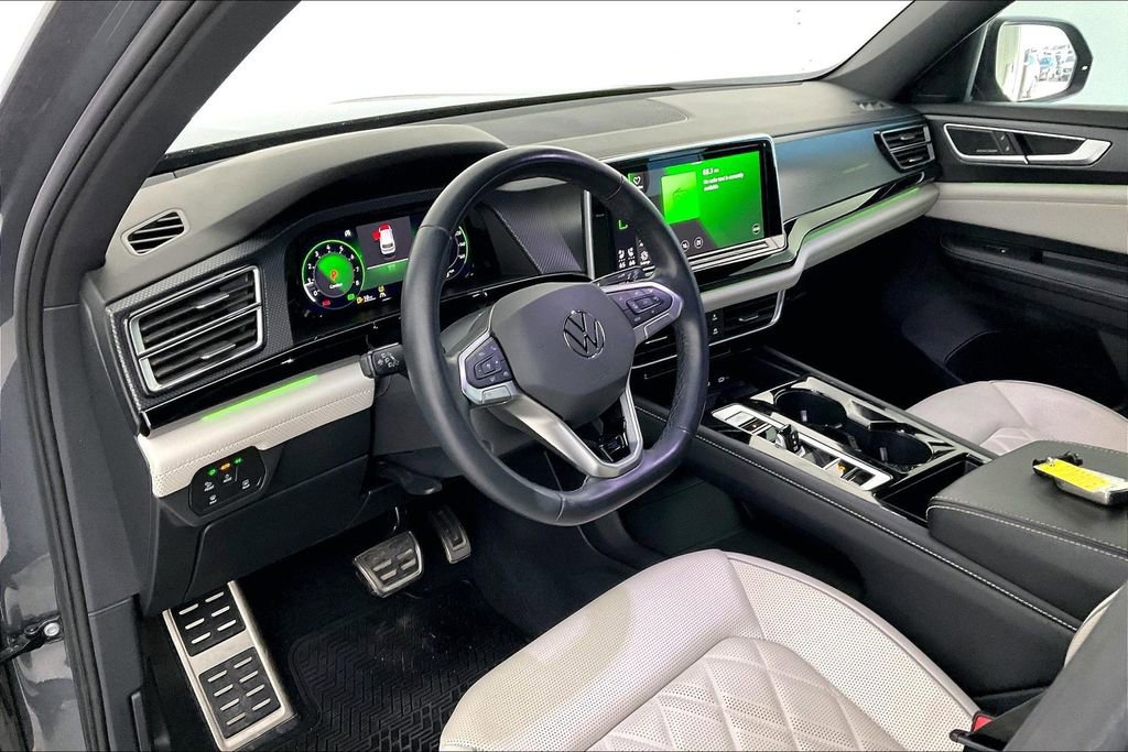 Used 2024 Volkswagen Atlas Cross Sport SEL Premium R-Line image 18