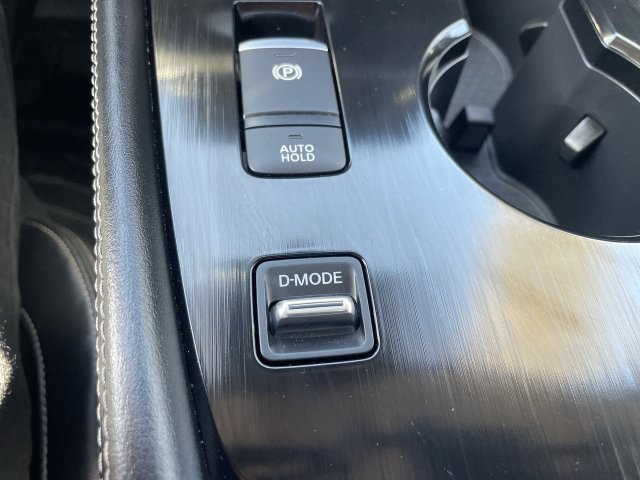 Used 2023 Nissan Rogue Platinum FWD image 18