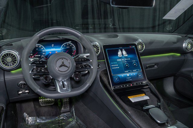 New 2025 Mercedes-Benz SL 55 AMG 4MATIC image 18