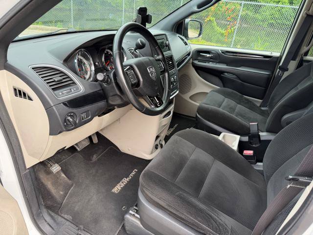Used 2016 Dodge Grand Caravan SE FWD image 23
