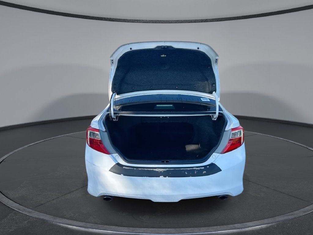 Used 2014 Toyota Camry SE w/ Moonroof Package FWD image 30