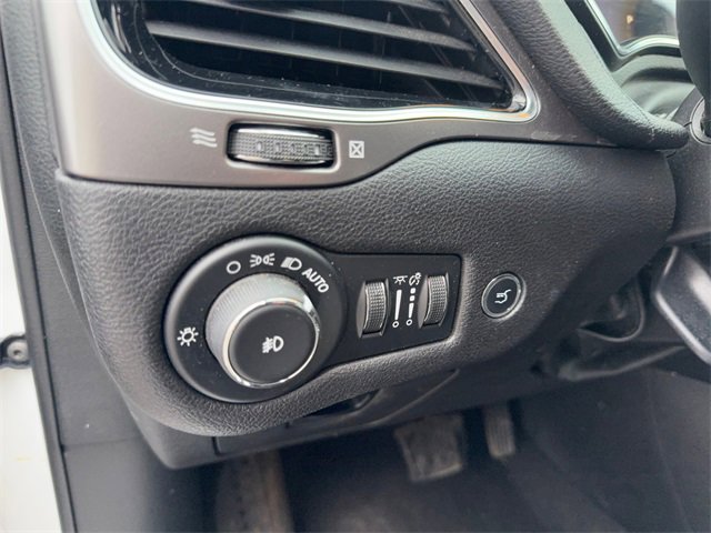 Used 2020 Jeep Cherokee Limited image 14