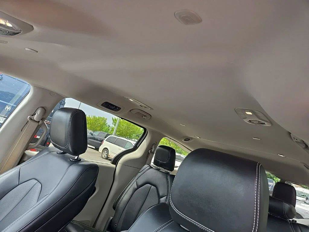 Used 2024 Chrysler Pacifica Touring-L FWD image 17