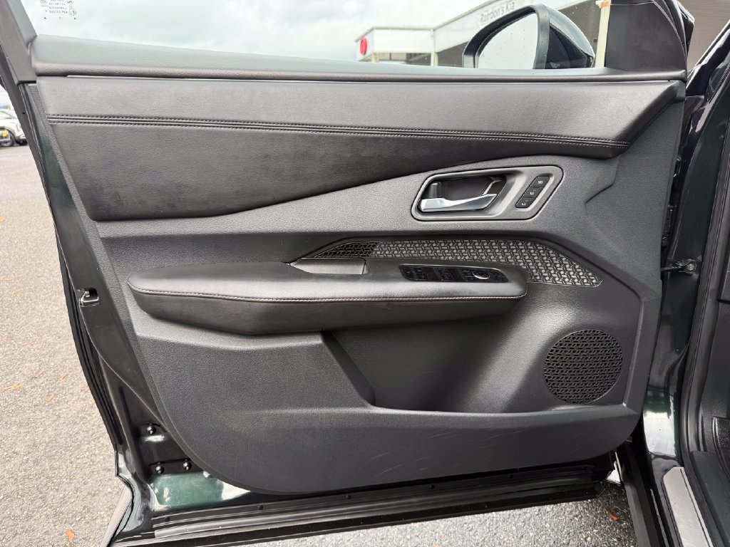 Used 2023 Nissan Ariya FWD image 17