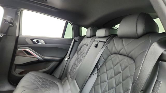 Used 2025 BMW X6 xDrive40i w/ Premium Package image 30