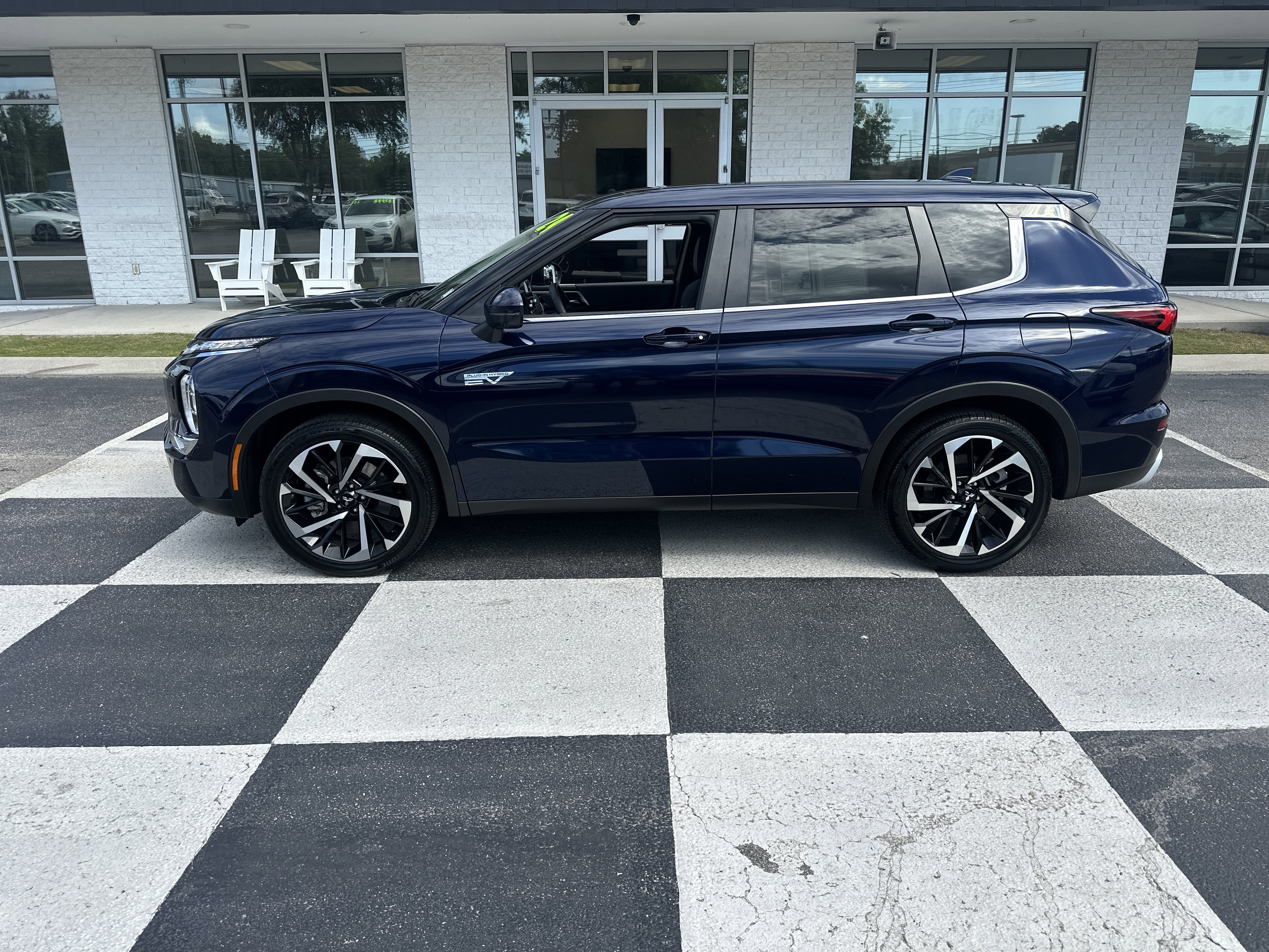 Used 2024 Mitsubishi Outlander SE AWD/4WD image 1