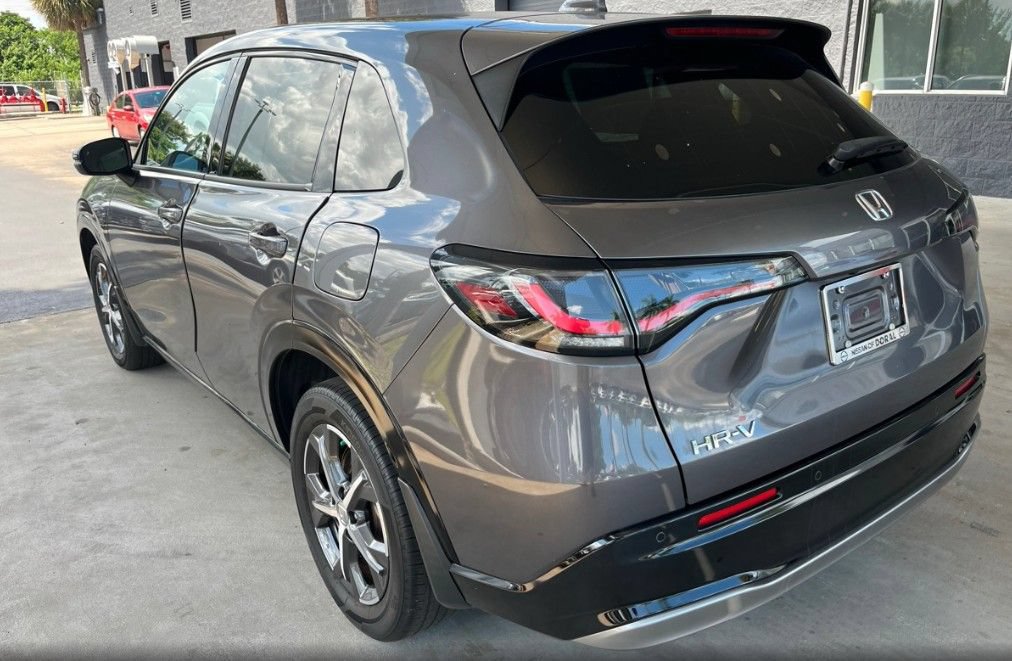 Used 2023 Honda HR-V EX-L image 9