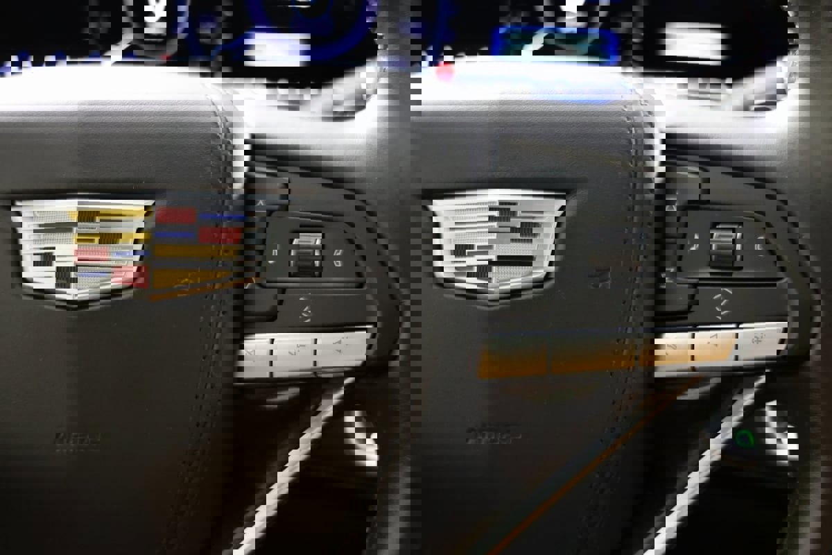 Used 2022 Cadillac Escalade ESV Sport Platinum w/ Heavy-Duty Trailer Package image 33