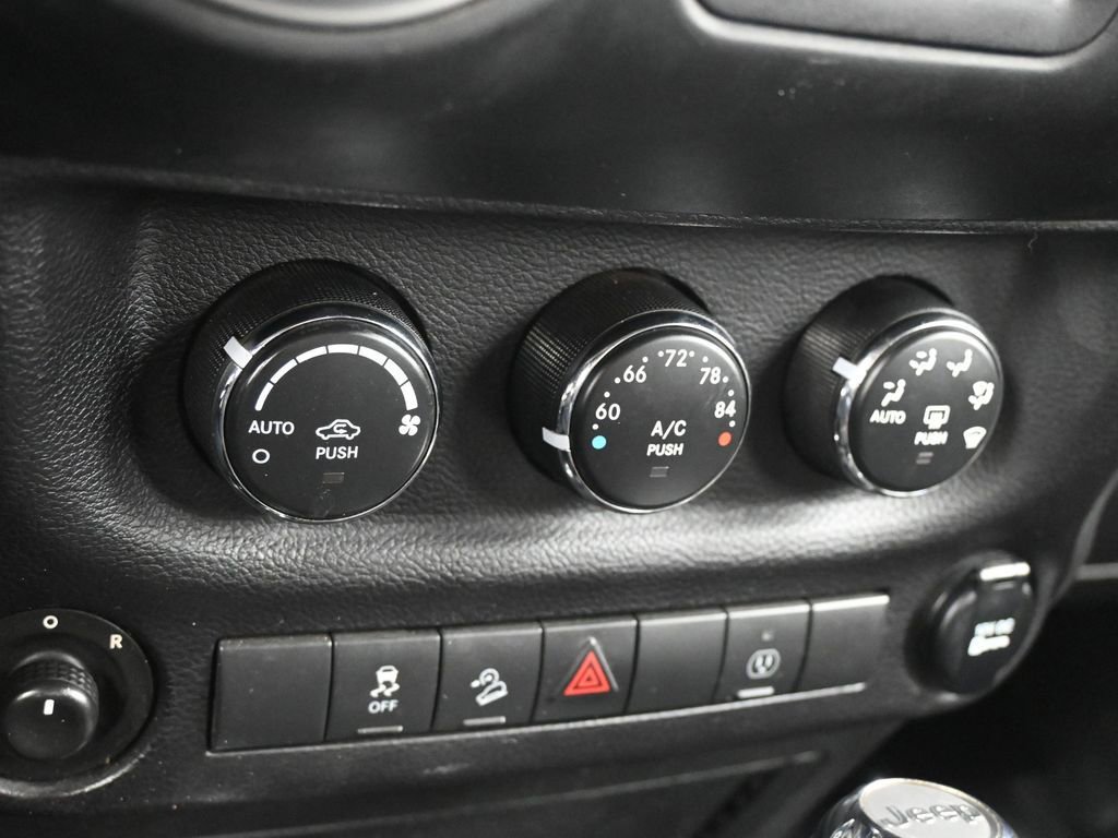 Used 2014 Jeep Wrangler Unlimited Rubicon image 18