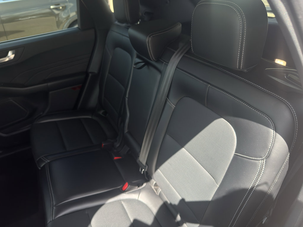 Used 2025 Ford Escape Platinum AWD/4WD image 29