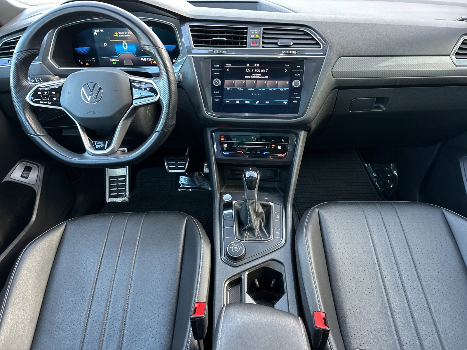 Used 2022 Volkswagen Tiguan SE R-Line image 13