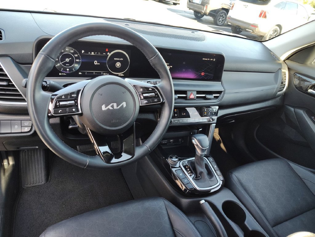 Certified 2025 Kia Seltos EX AWD/4WD image 10