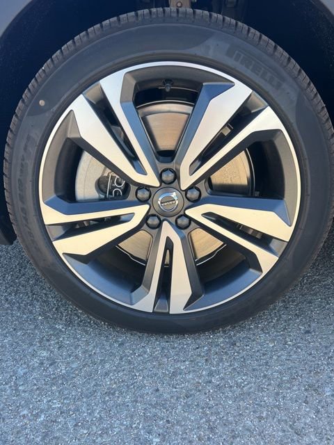 New 2026 Volvo V60 B5 Cross Country Plus w/ Climate Package image 32