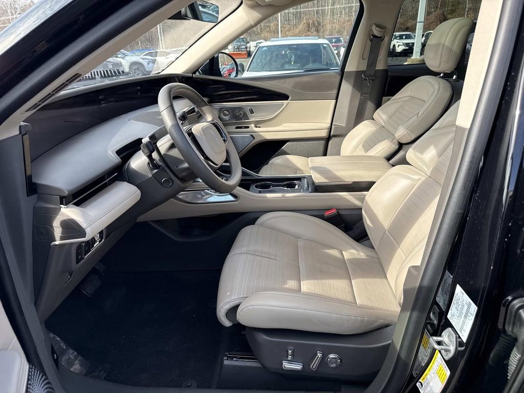 Used 2025 Lincoln Nautilus Reserve image 24